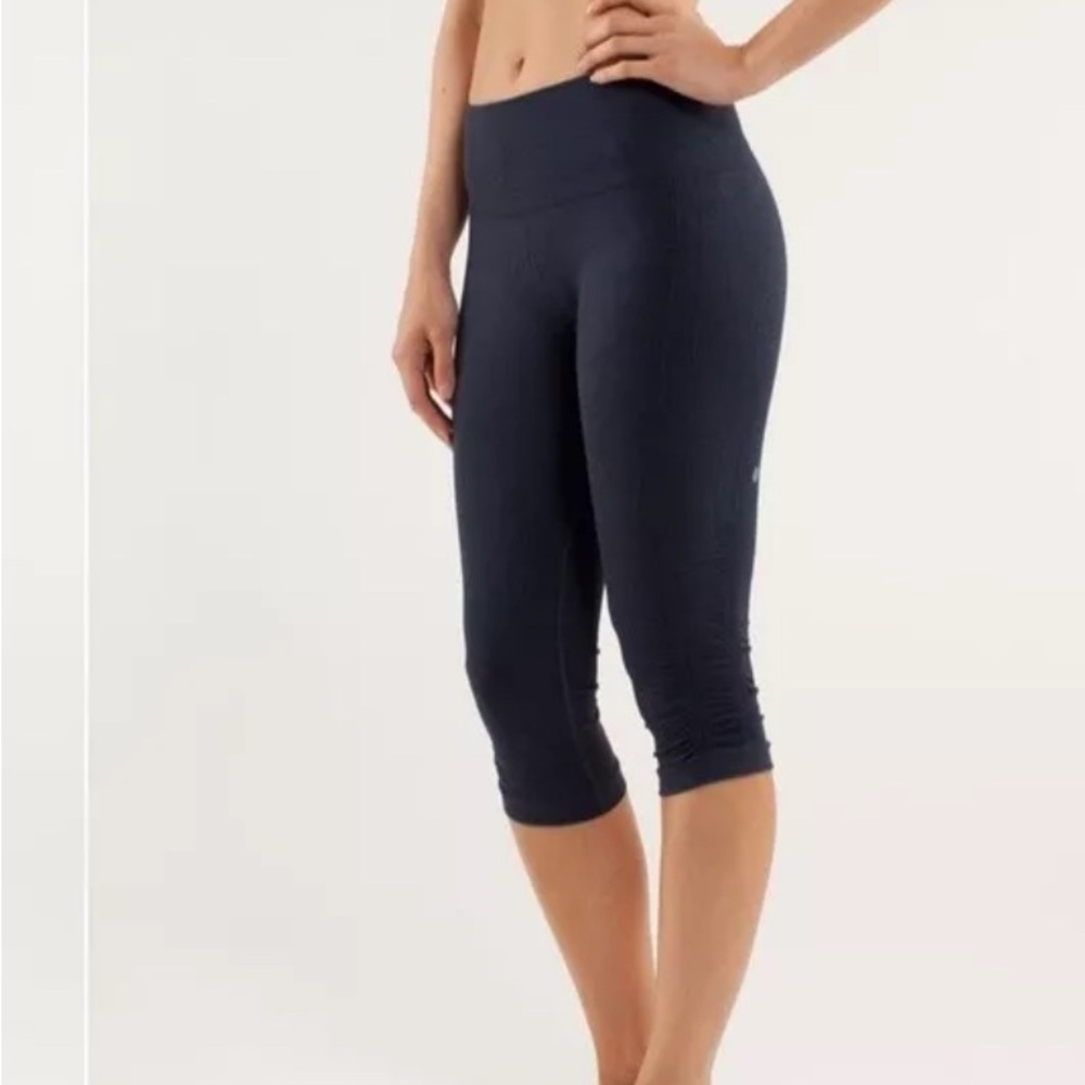 Lululemon Navy Blue Cropped Leggings - Picture 1 of 10